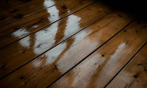 Jakie właściwości powinien mieć idealny olej do mebli, aby zapewniać ochronę przed wilgocią?