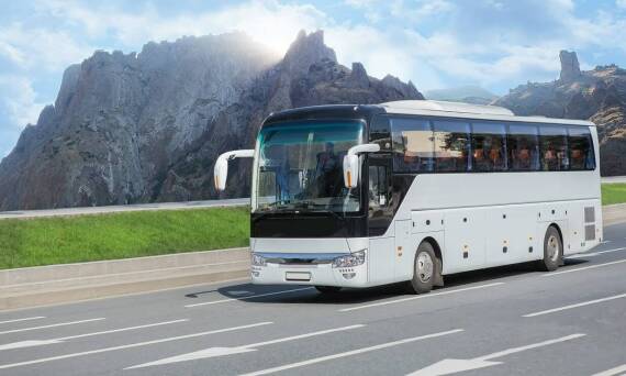 Wpływ doświadczenia kierowców na jakość obsługi podczas wynajmu busów.