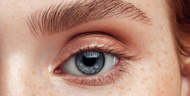 Regulacja brwi jako element kompleksowej twarzy stylizacji