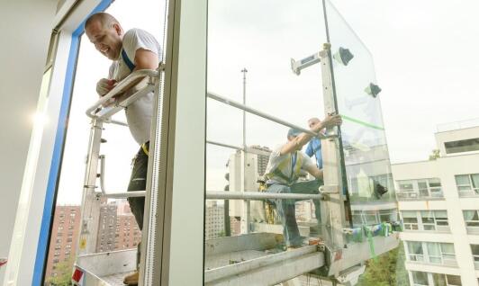 Proces realizacji szklanej zabudowy na tarasie: krok po kroku