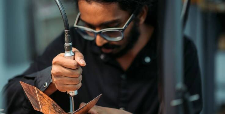 Dlaczego pozłotnicze usługi są istotne w konserwacji dzieł sztuki?