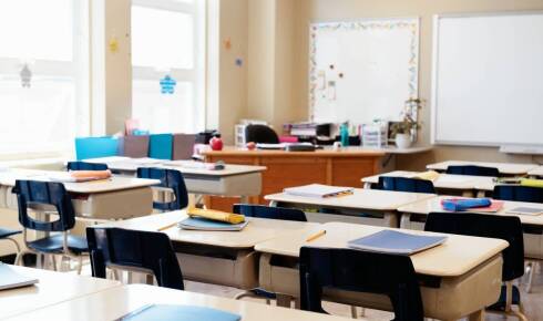 Jak regulowane przedszkolne stoliki mogą wspierać różnorodne edukacyjne aktywności?