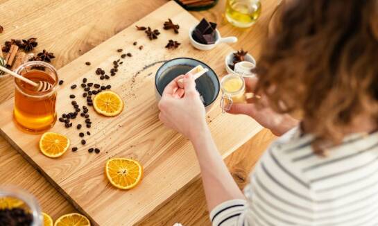 Cytrynowy aromat w procesie tworzenia wyjątkowych kremów do ciast