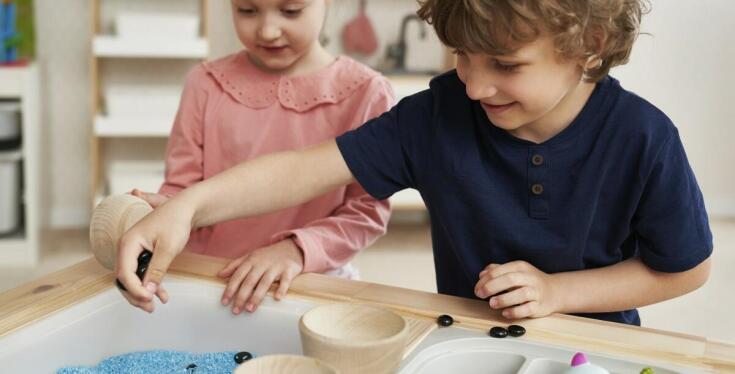 Jak niepubliczne przedszkola wprowadzają dzieci w świat nauki poprzez praktyczne doświadczenia?