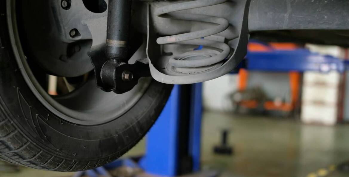 Kiedy powinieneś pomyśleć o regulacji geometrii kół w Twoim samochodzie?