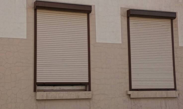 Rodzaje żaluzji fasadowych w zależności od sposobu montażu