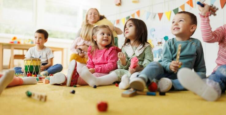 Rola zróżnicowanych edukacyjnych programów w rozwoju dzieci w żłobku