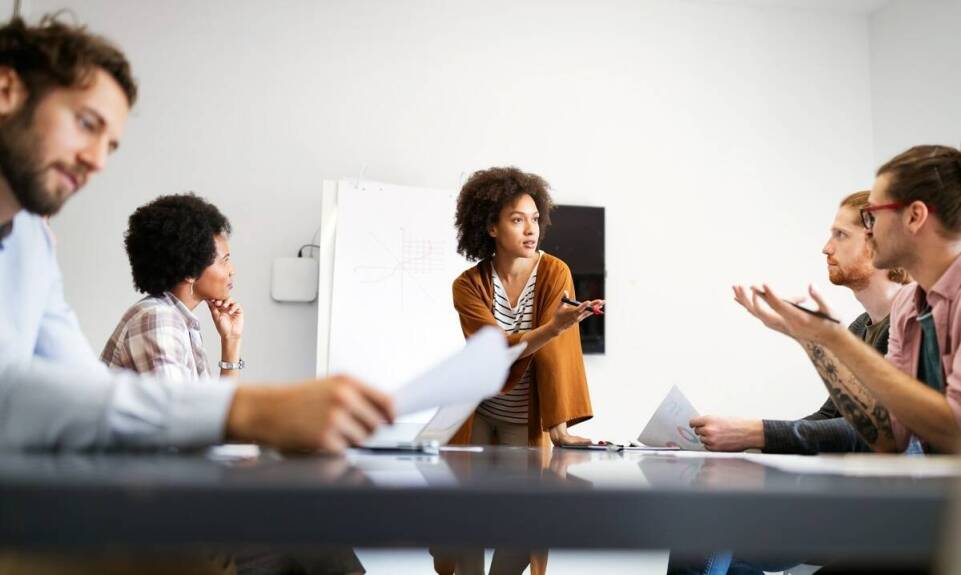 Jak kształcenie na poziomie magisterskim wpływa na rozwój kompetencji liderów?