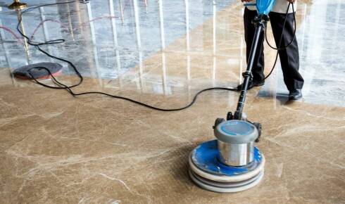 Szlifowanie betonowej posadzki: kluczowe korzyści dla estetyki wnętrz