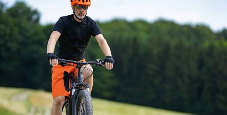 Techniczne aspekty wyboru elektrycznego roweru na górskie trasy
