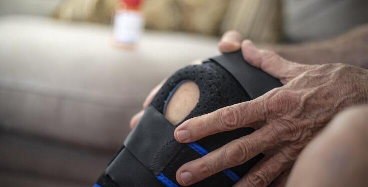 Jak ortezy KAFO wspierają procesy rehabilitacyjne u starszych osób?