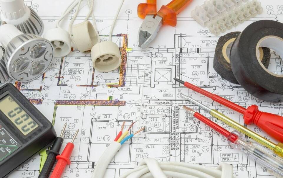 Kluczowe elementy elektrycznego kosztorysowania w projektach budowlanych