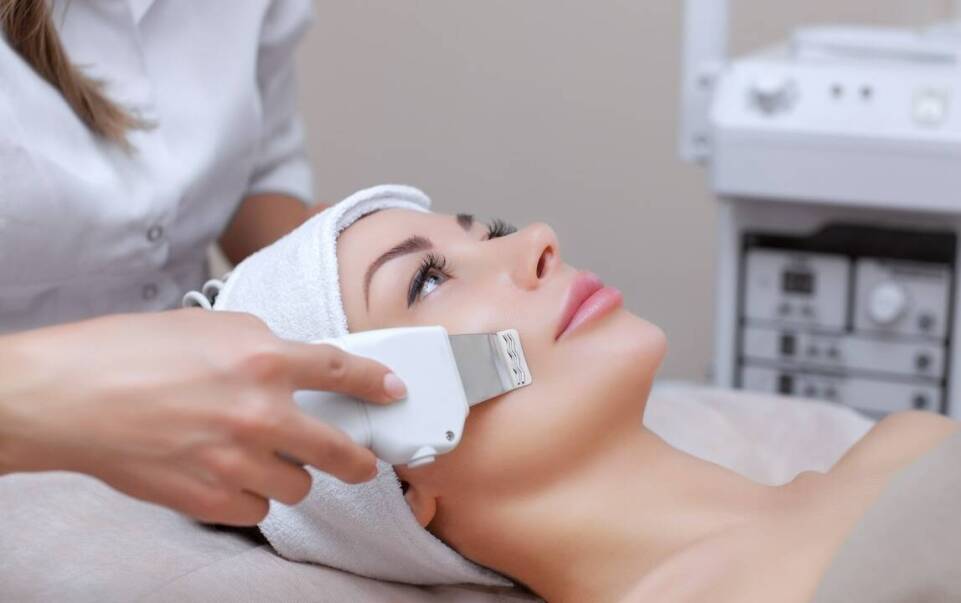 Nowoczesne rozwiązania w urządzeniach do zabiegów na twarz: Co nowego na rynku?