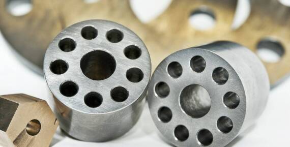 Porównanie jonowego azotowania z tradycyjnymi metodami utwardzania stali