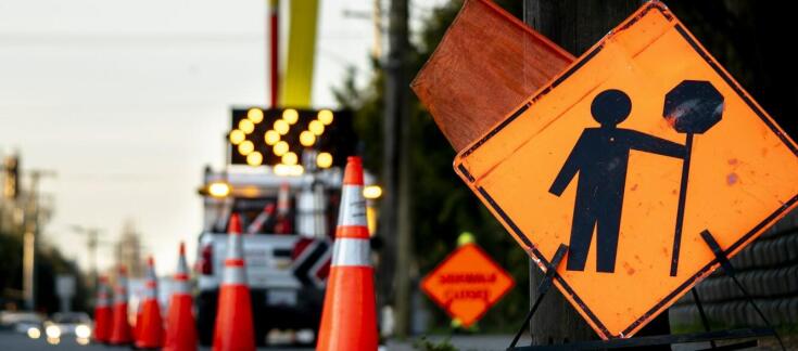 Analiza kosztów i korzyści związanych z użyciem odblaskowej folii w infrastrukturze drogowej