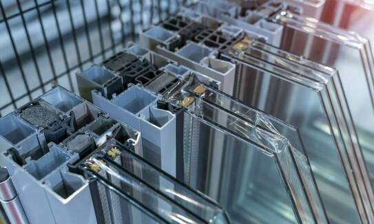 Dlaczego warto wybrać aluminiowe okna w kontekście cieplnej izolacji?