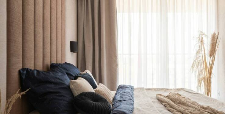 Wczasy w Ustroniu Morskim: co oferują pokoje z lodówkami i czajnikami?