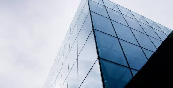 Zrównoważony rozwój w łukowym budownictwie dzięki nierdzewnej stali