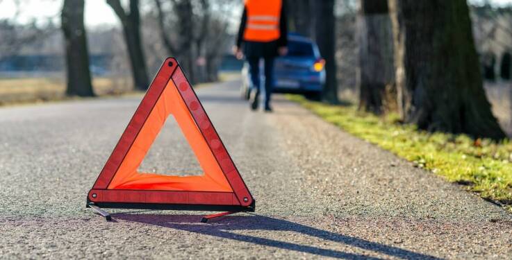 Awaria na autostradzie – dlaczego warto skorzystać z drogowej pomocy?