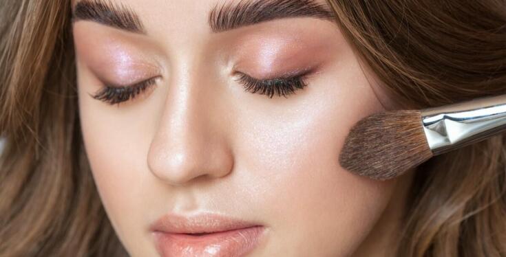 Modelowanie twarzy a naturalny efekt – jak osiągnąć go?