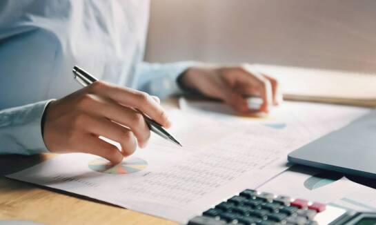 Jakie są najważniejsze zalety korzystania z bankowych poręczeń w przetargach?