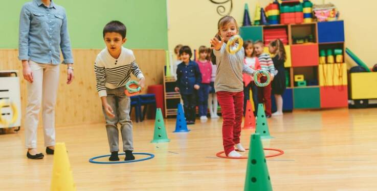 Jakie są zalety różnorodnych form aktywności fizycznej oferowanych w przedszkolu?