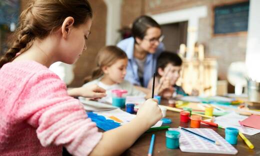 Jak kursy artystyczne w Krakowie wspierają rozwój pedagogicznych umiejętności?