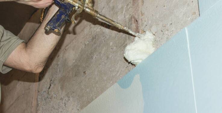 Osuszanie budynków za pomocą iniekcji w ściany: kluczowe aspekty do rozważenia