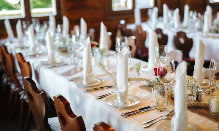 Sprawdzone sposoby na udaną komunię w restauracji hotelowej