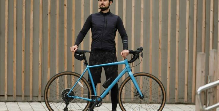 Jak ubrać się na rower? Poradnik dla rowerzystów