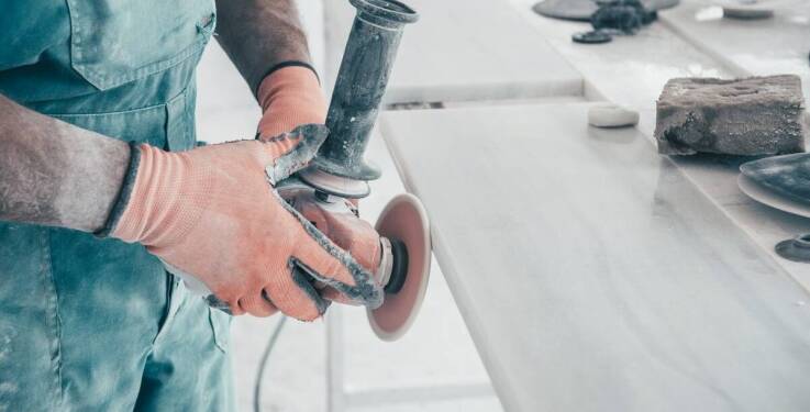 Wpływ gratowania na estetykę i trwałość metalowych wyrobów