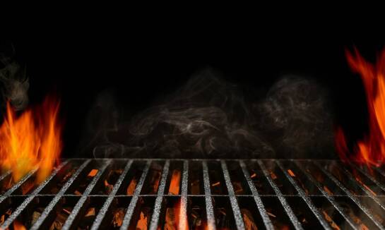 Porównanie wydajności węgla drzewnego i brykietu w metalowych grillach