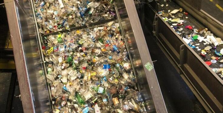 Recykling butelek szklanych: jak to wpływa na środowisko?