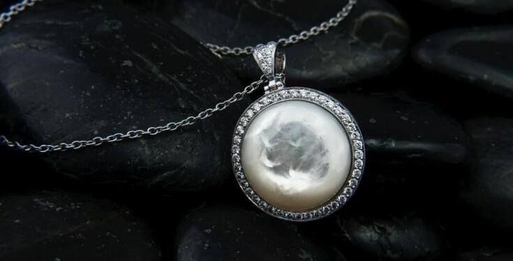 Wisiory artystyczne jako wyraz osobowości i stylu