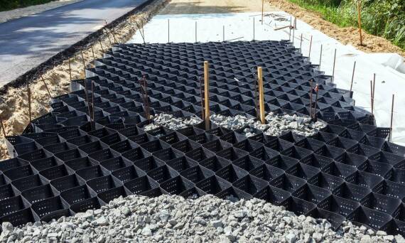 Jak komórkowa geokrata ułatwia zarządzanie wodami opadowymi na miejskich terenach