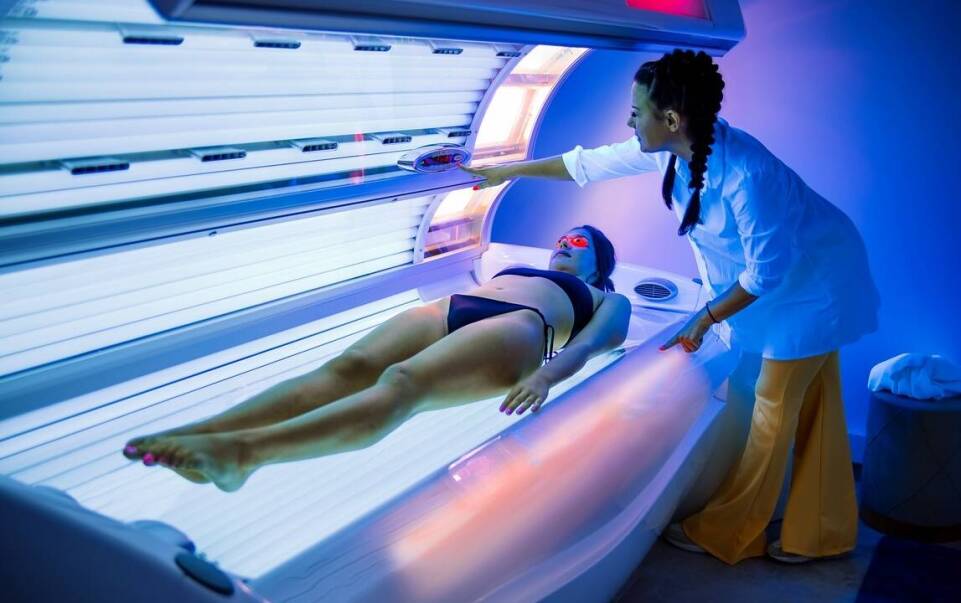 Jakie są zalety natryskowego opalania w porównaniu do tradycyjnego solarium?