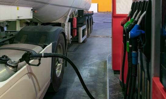 Jakie są kluczowe aspekty dowozu paliwa i jak wpływają na komfort dla kierowcy?