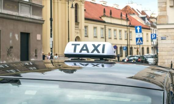 Jakie są zalety korzystania z lokalnych usług taxi we Włodowicach?