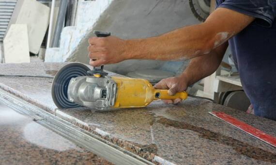 Współpraca przy projektowaniu i montażu blatów kamiennych w Bytowie