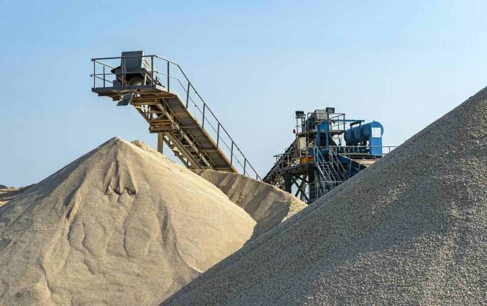 Proces przerabiania naturalnych materiałów na kruszywo: znaczenie dla rynku w Poznaniu