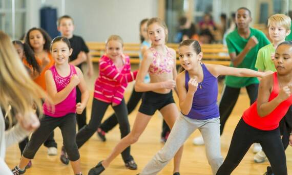 Jakie korzyści przynosi zumba dla dzieci z różnymi edukacyjnymi potrzebami?