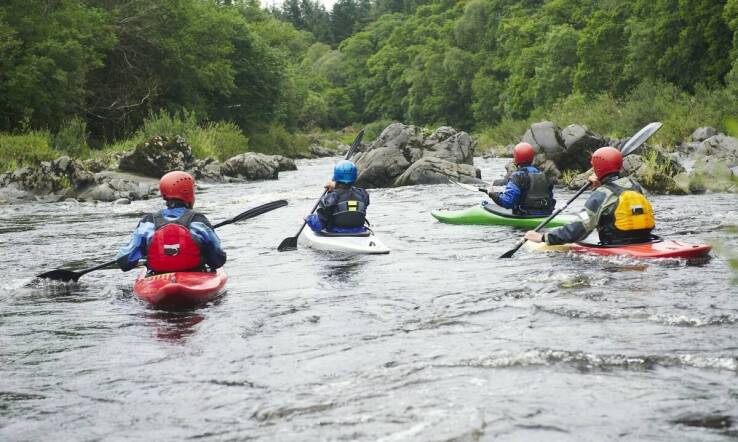 Bezpieczeństwo podczas spływów kajakowych – kluczowe wskazówki