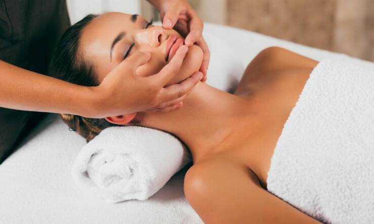 Jak holistyczne podejście do pielęgnacji wpływa na samopoczucie klienta?