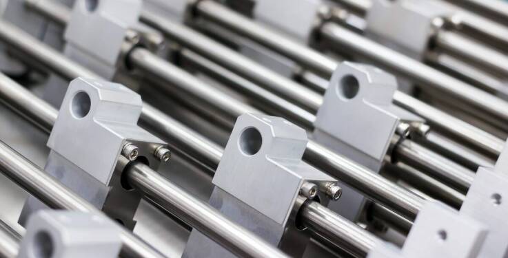 Klatkowe nakrętki a ich rola w automatyzacji procesów produkcyjnych