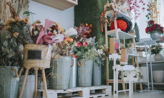 Wyróżniające się kwiatowe kompozycje: oferta kwiaciarni w Szczyrku