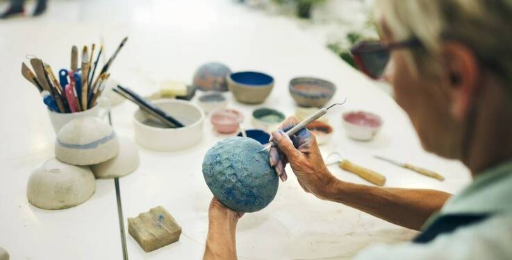 Obrazki na ceramice – sztuka łączenia tradycji z nowoczesnością