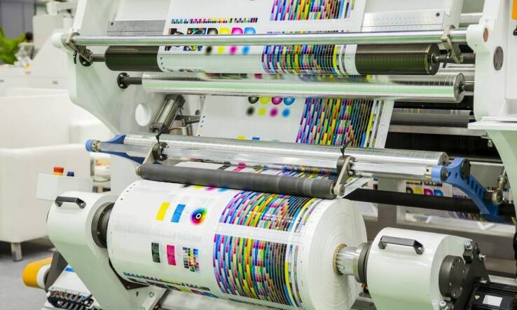 Jakie technologie druku są stosowane do produkcji kopert z nadrukiem?
