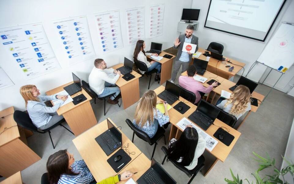Kursy zawodowe dla firm: inwestycja w rozwój pracowników