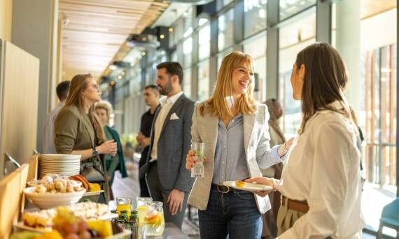 Jak zorganizować firmowy event w Pruszkowie z naszym cateringiem?