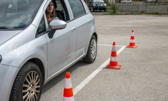 Jakie są zalety wynajmu auta z opcją wykupu w kontekście potrzeb krótkoterminowych?